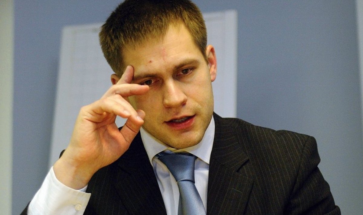 Keskkriminaalpolitsei juhi Elmar Vaheri sõnul üritas Kulešov end süüst vabaks osta.