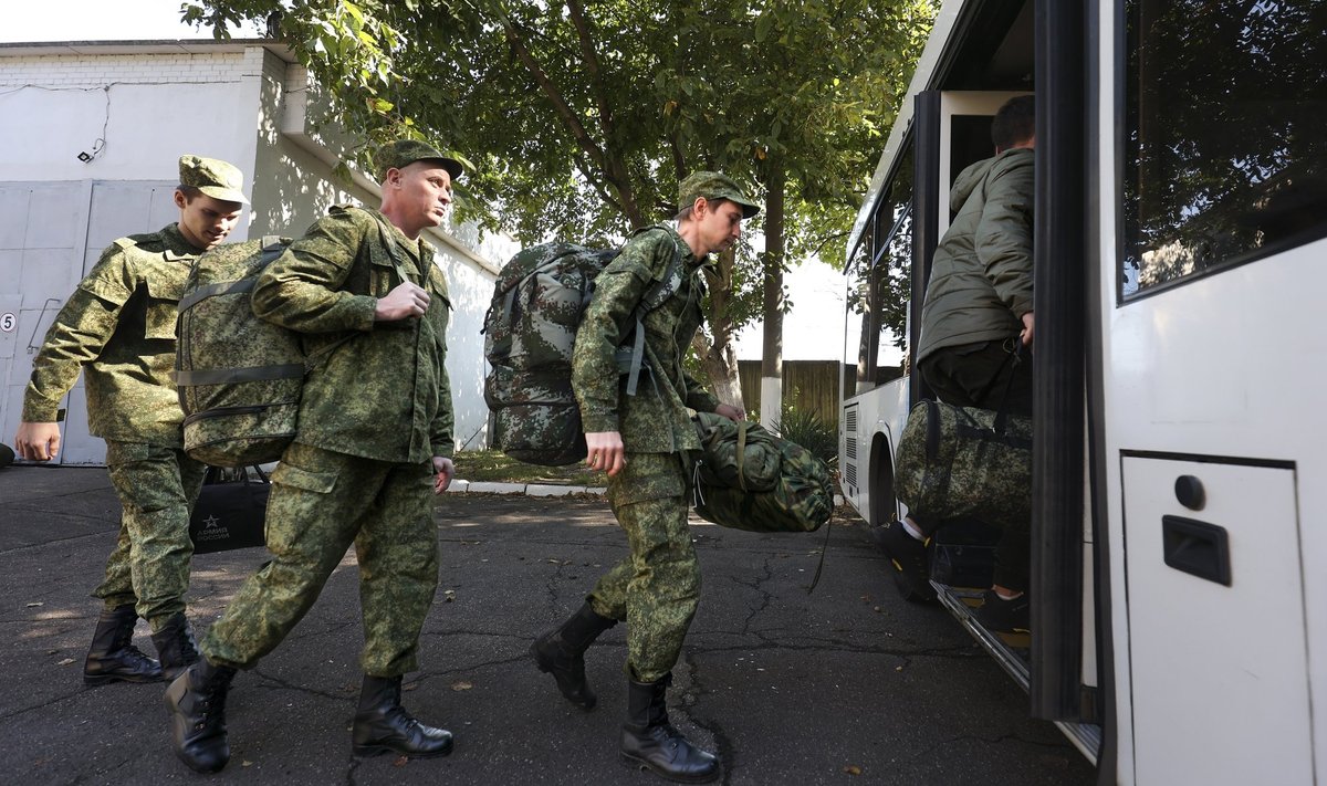 AJATEENIJAID PÄÄSEVAD? Kui Venemaa mobiliseeris Ukraina vastu sõtta mehi üsna suvaliselt ning jättis paljud korraliku väljaõppeta, siis oleks ajateenijad nendega võrreldes sama hea täiendus. Aga kas neid kasutatakse?