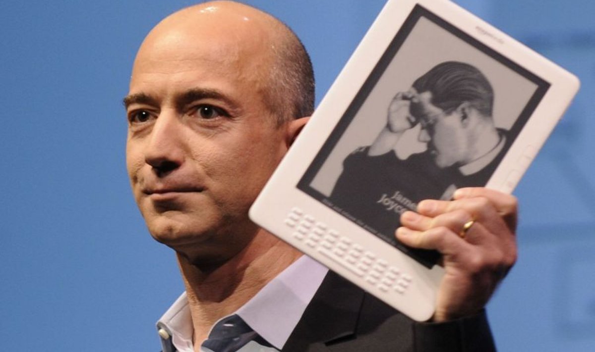 Amazon.com'i tegevjuht (CEO) Jeff Bezos tutvustab Kindle DXi, sest osadele pole Androidi rakendusest küllalt