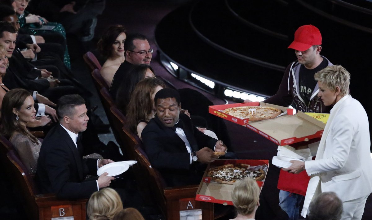 Õhtujuht Ellen DeGeneres jagab Oscarite õhtul pitsat