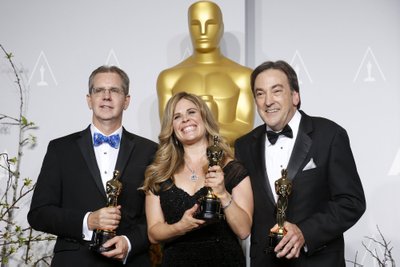 Chris Buck, Jennifer Lee ja Peter Del Vecho parima animafilmi Oscariga filmi eest "Lumekuninganna ja igavene talv"