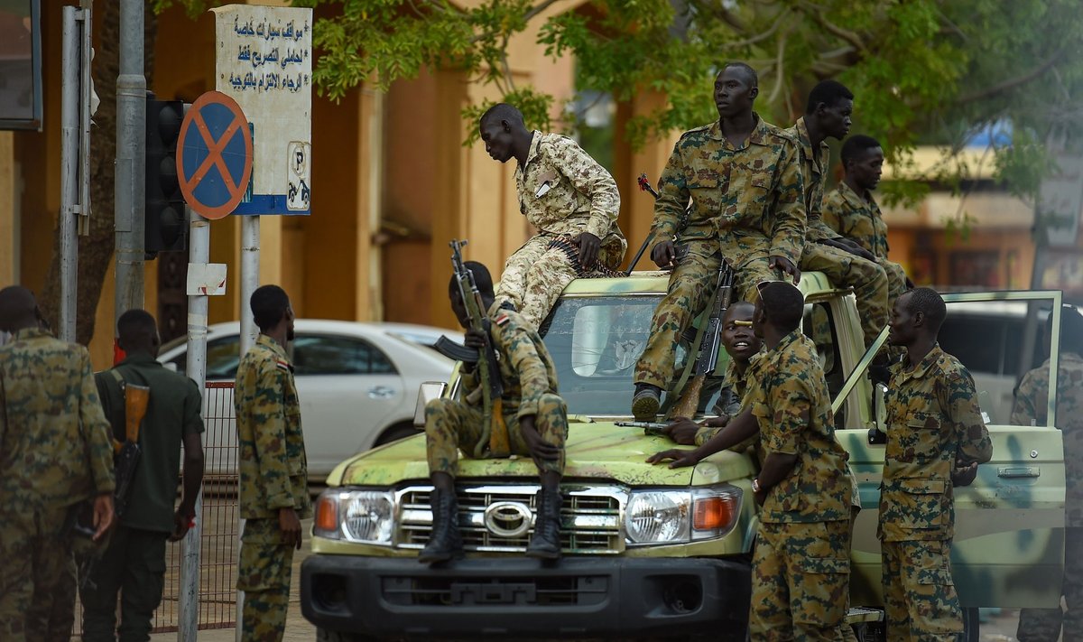 Sudaani sõdurid pealinnas Hartumis. Vene nõustajad on soovitanud valitsusel tekitada „minimaalseid aktsepteeritavaid inimohvreid”.