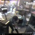 VIDEO: Inimesed varjuvad Pariisi restoranis terroristi kuulide eest