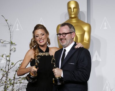 Caitrin Rogers ja Morgan Neville, parima dokumentaalfilmi "20 Feet From Stardom"Oscari võitjad