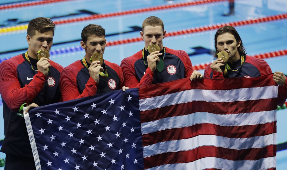 USA ujujad järjekordsete kuldadega - keskel Michael Phelps ja Ryan Murphy