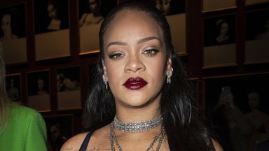 KLÕPS | Vau! Rihanna kandis emadepäeval rõivakomplekti, mida enamik rasedaid ei julgeks