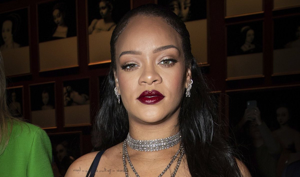 Rihanna šokeerib rasedamoega.