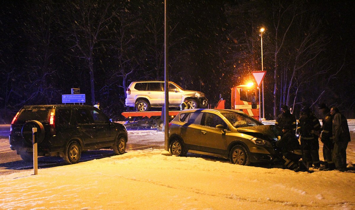 Reede õhtul poole kuue ajal toimus liiklusõnnetus Saaremaal Kuressaare Sääre maantee neljandal kilomeetril