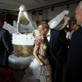 KLÕPS: Haruldane poolehoid! President Toomas Hendrik Ilves ei pea paljuks Kerli Kõivu enda sooja ja kaitsvasse embusse haarata