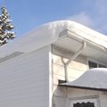 Что следует учитывать, если планируете счищать с крыши снег