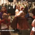 VIDEO: Kihnu Virve ei lase juhust mööda tantsida üks valss