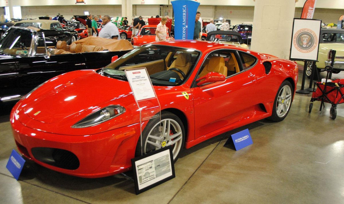 USA presidendile Donald Trumpile kuulunud Ferrari F430 oksjoni prognoositud hinnavahemik oli 250 000 kuni 350 000 dollarit