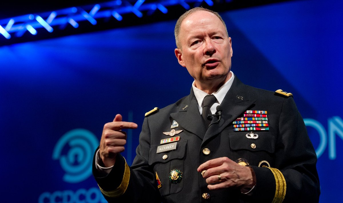 Kindral Keith B. Alexander on USA armee küberkorpuse ja rahvusliku julgeolekuagentuuri (NSA) juht ning tänu temale on küberteemat laialdasemalt arutama hakatud.