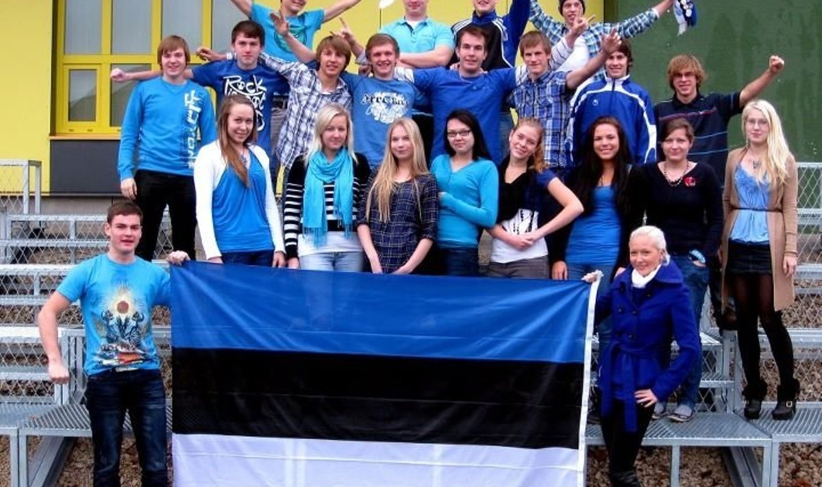 Põlva Ühisgümnaasiumi õpilased värvisid end Eesti toetuseks siniseks