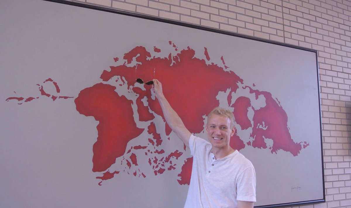 Üliõpilasesinduse ruumes on huvitavalt kujundatud maailmakaart – tähelepanelik vaataja saab aru, et see kujutab ülikooli sümbolit metssiga. Fotod: Aet Süvari