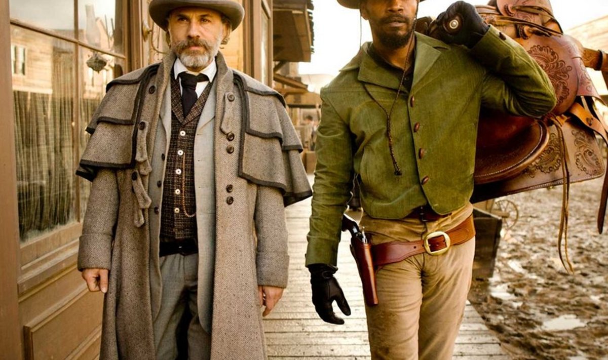 Sakslasest pearahakütt ja vabastatud django: Dr King Schultz (Christoph Waltz) ja Django (Jamie Foxx) asuvad verisele teekonnale, et tabada istanduse kupjad, kolm venda. (kaader filmist / Weinstein Company)