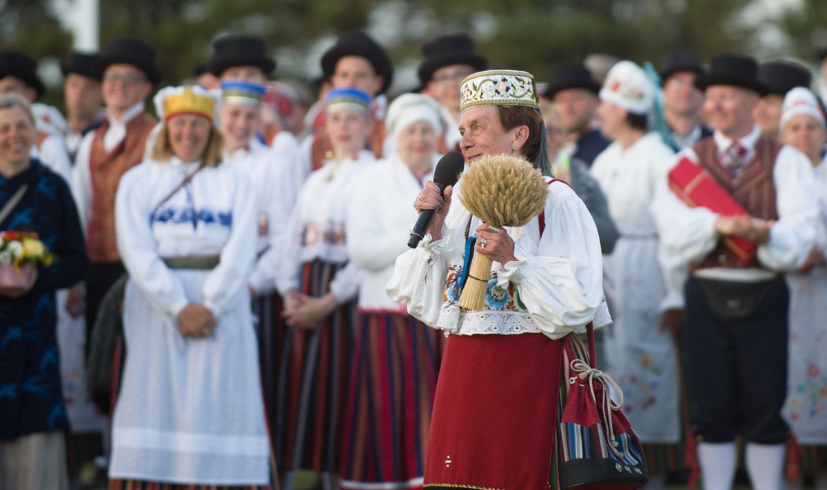 Rukkiselts tunnustas tantsujuht Maie Oravat Rukkiräägu kultuuriauhinnaga. Rukkikuningas Hans Kruusamägi andis selle üle nädalavahetusel Kuusalus peetud Maie Orava tantsude peol.