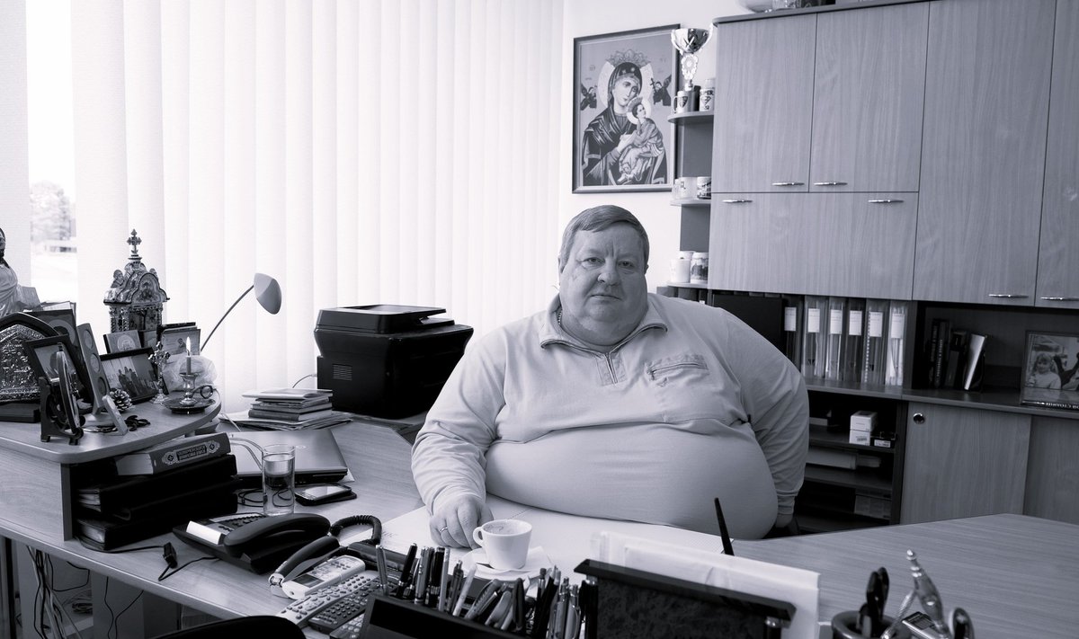 Николай Осипенко в своем кабинете, 2013 год