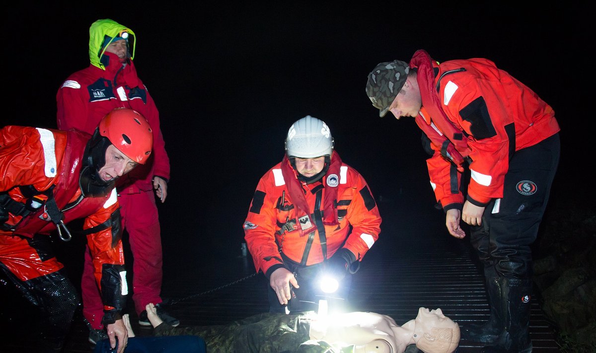 Eile õhtul ja öösel korraldas Saaremaa vabatahtlik merepääste koostöös PPA, Kaitseliidu, Kuressaare kiirabiga hooaja lõpetamise õppuse Sügistorm 2 . Sel aastal võttis õppusest osa ka päästeamet. 