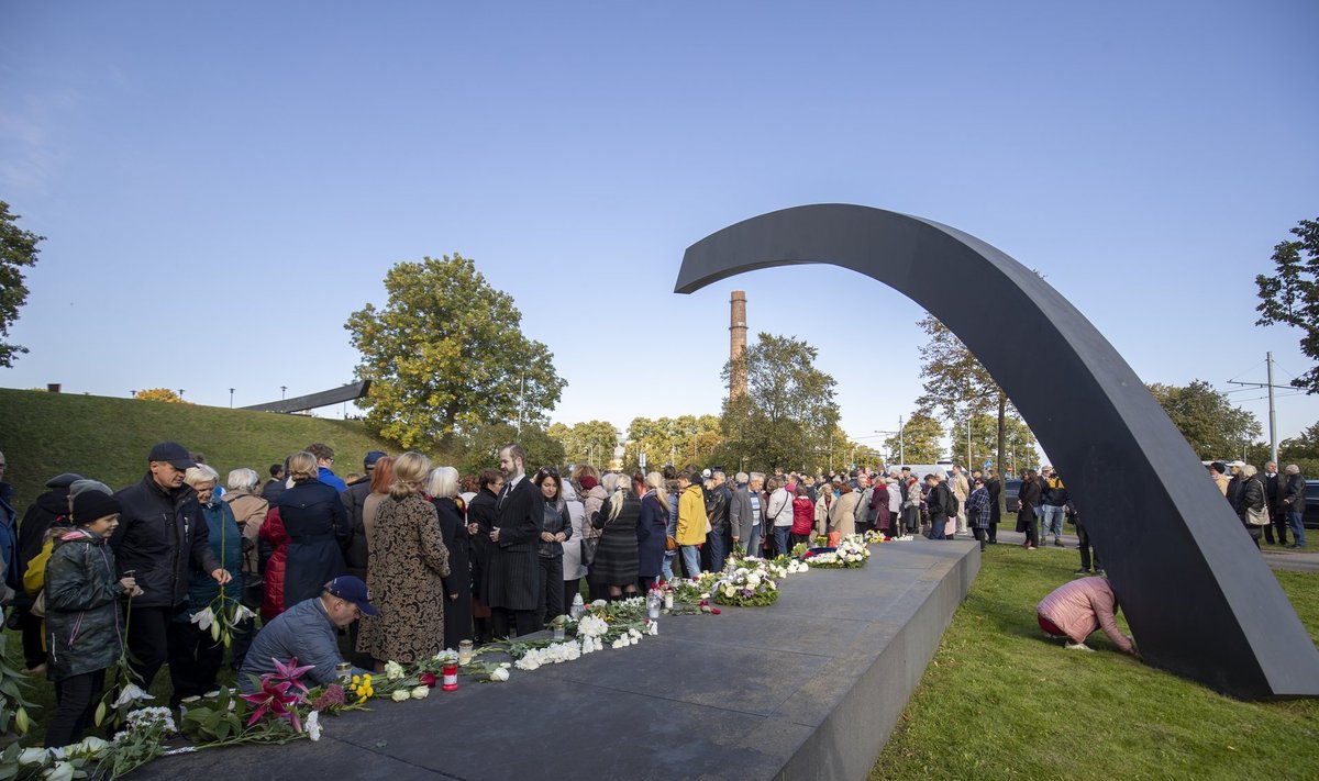 Estonia laevaõnnetuses hukkunute mälestustseremoonia Katkenud Liini juures