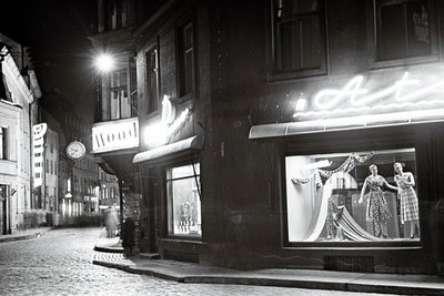 Moodsad aknad: Kauplus Mood Suur-Karja tänava nurgal oktoobris 1959