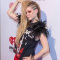 VAATA ISE: Avril Lavigne särgi all punnitab beebikõht?