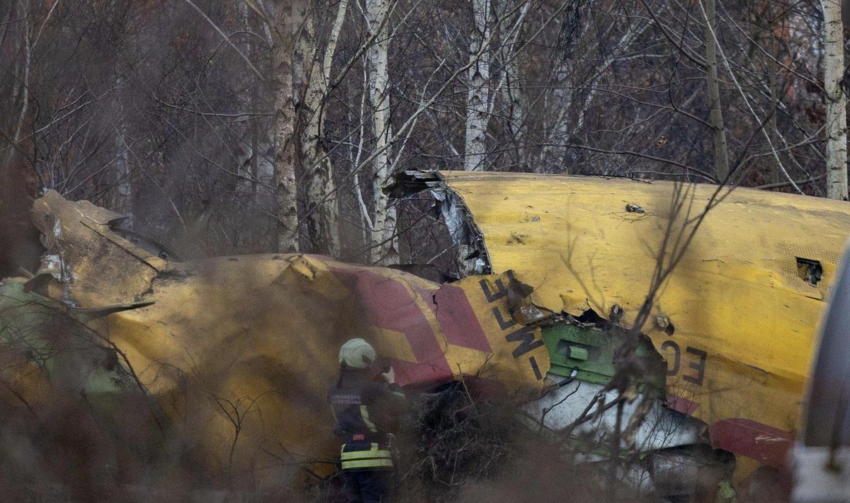 В понедельник утром в Вильнюсе недалеко от аэропорта рядом с жилим домрм упал и разбился самолет немецкой компании DHL. 