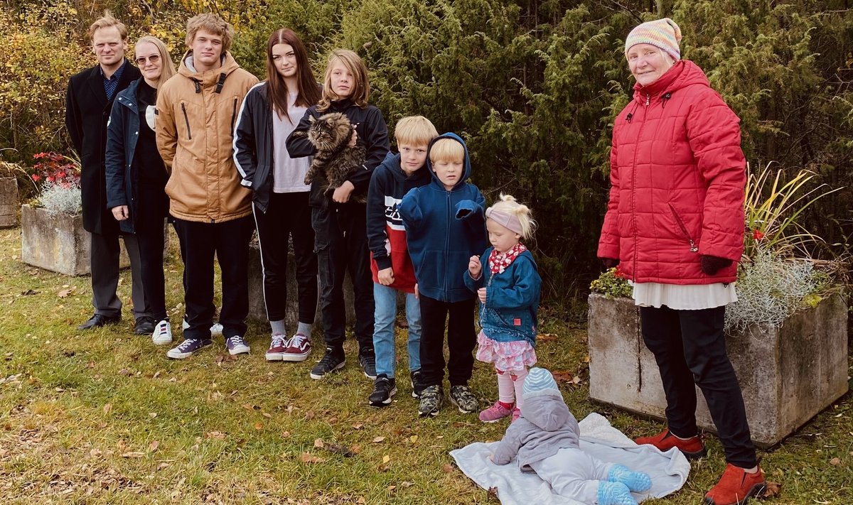 Saaremaal elava Maris Rebeli ja Janek Laula pere on koos seitsme lapse ja vanaemaga kümneliikmeline.