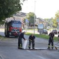 ФОТО: В Нарве машина врезалась в дерево, погибла молодая женщина