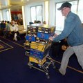 Viking Line pakub soomlastele laevalt ostetud alkoholi kandmisteenust