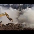 VIDEO: Ekskavaator purustas hiigelsilla ja terve linn hõiskas