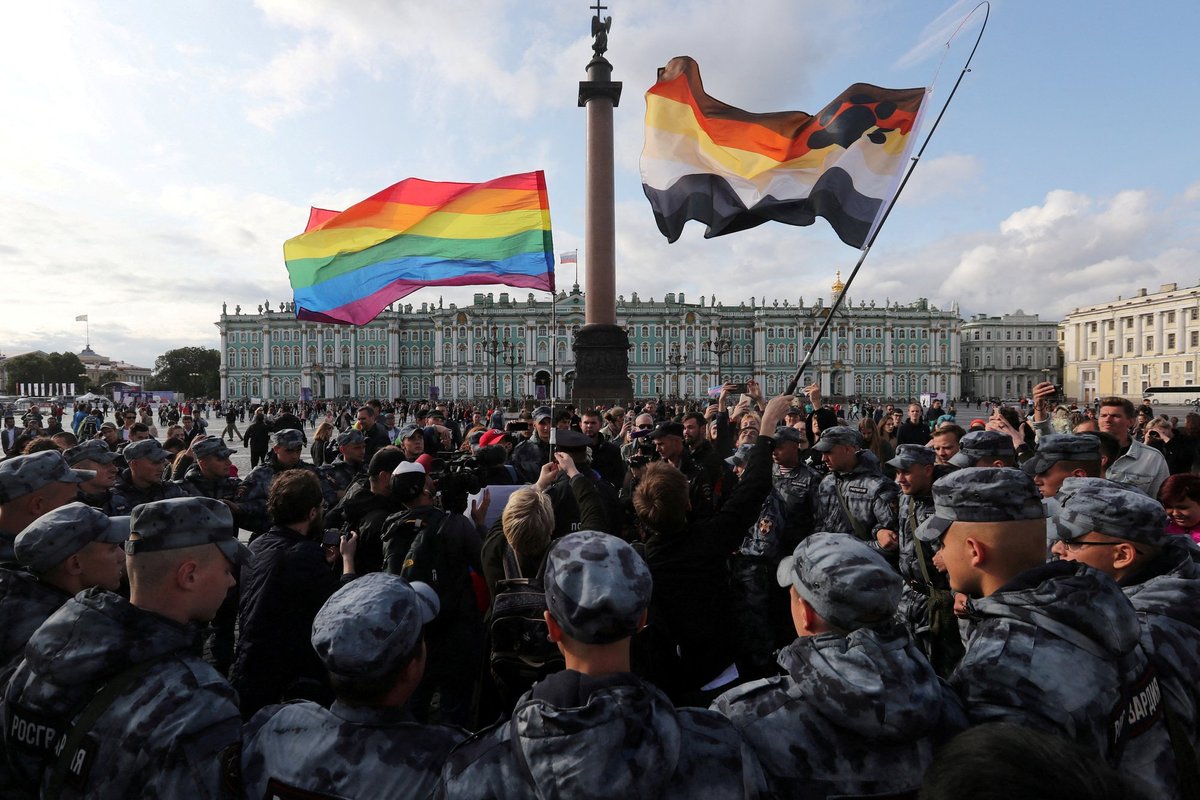 В Оренбурге мужчину и женщину отправили в СИЗО по первому в России  уголовному делу об экстремизме за ЛГБТ - Delfi RUS