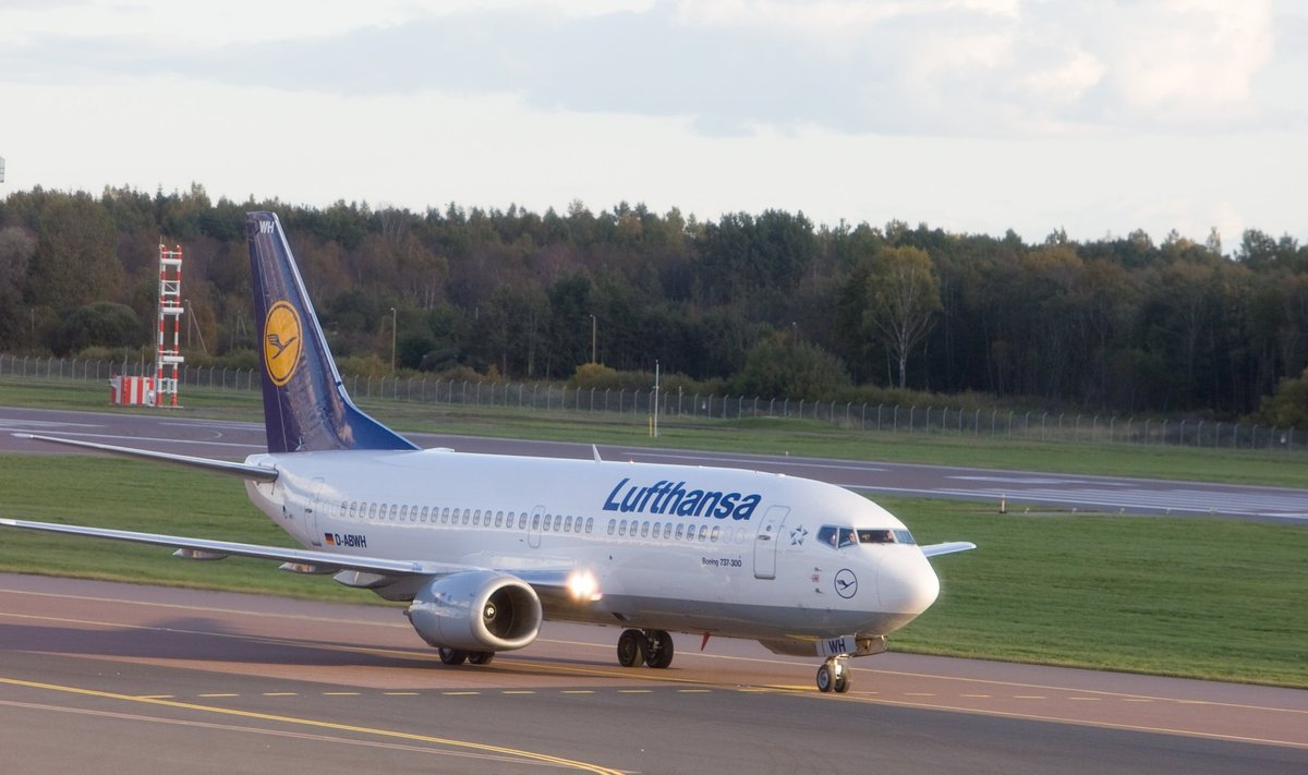 Lufthansa lennuk. Pilt on illustreeriv.