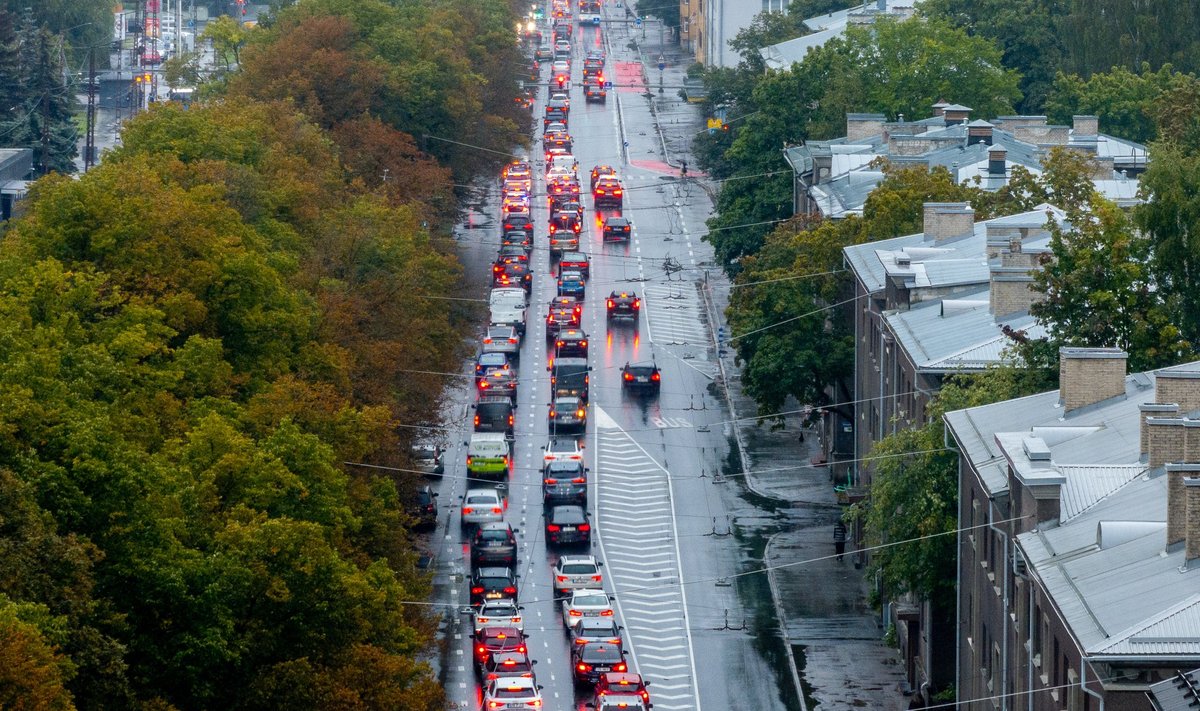 Auto vajab linnakiirusel u 70 m² tänavapinda ühe sõitja kohta ehk mitu korda või isegi kümneid kordi rohkem kui teised liikumisviisid. 