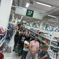 FOTO | Öiseid ostlejaid tervitas Prismas meeletu kassajärjekord, pettunud kliendid pidid kauplusest tühjade kätega lahkuma