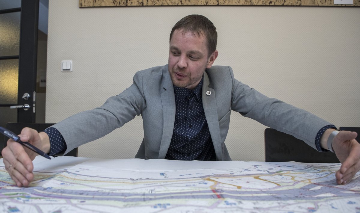Tallinna kommunaalameti juhataja asetäitja Reio Vesiallik Reidi tee muudetud projektiga.