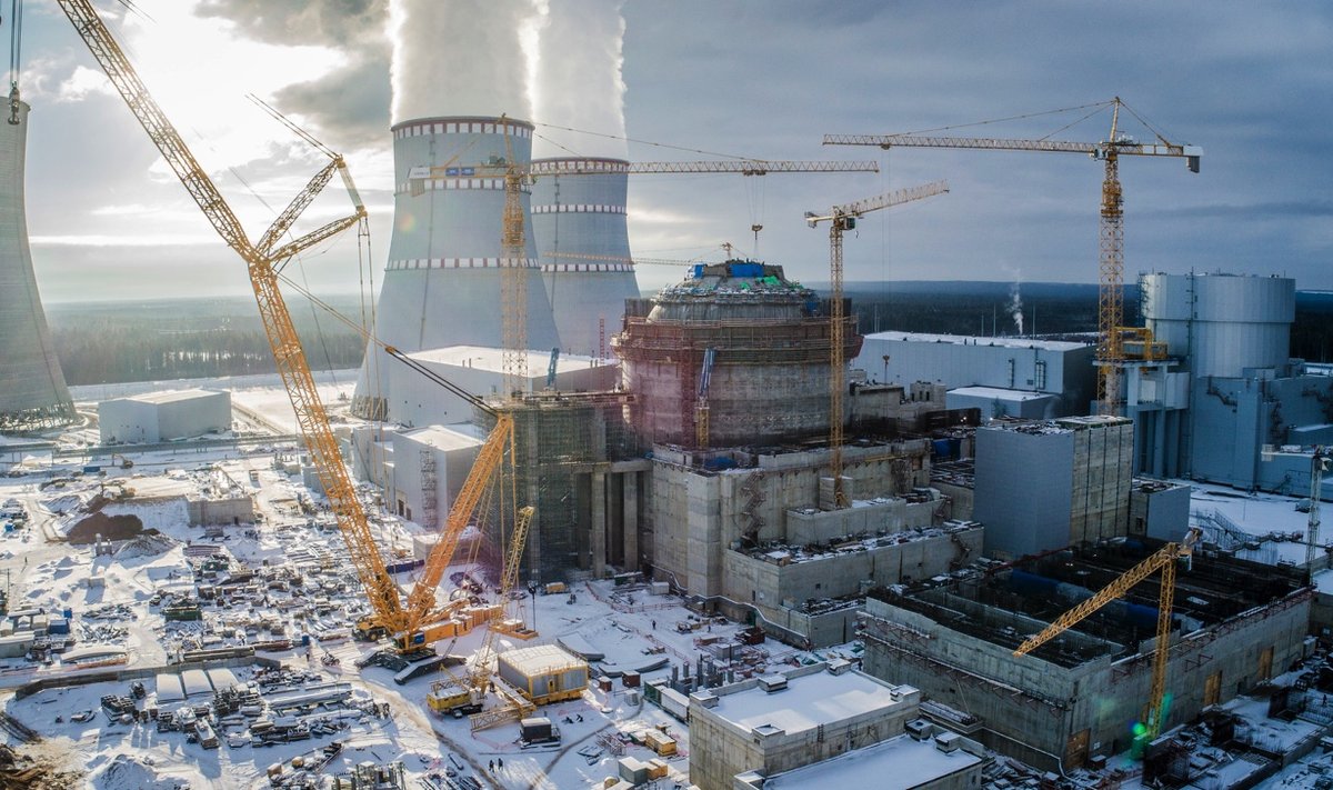 Вид на строящуюся Ленинградскую АЭС-2 (мощность реактора 1200 Мвт)