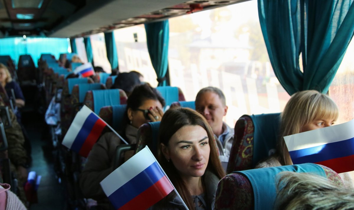 Nn Donetski rahvavabariigi Vene passiga elanikud sõidutati eribussidega Rostovisse Doni ääres, kus nad said Venemaa riigiduumat valida.