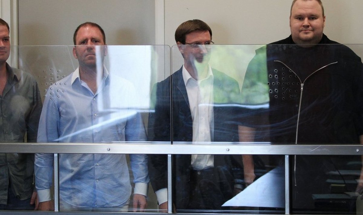 Megauploadi juhid kohtus - vasakult: Bram van der Kolk, Finn Batato, Mathias Ortmann ja Megauploadi asutaja Kim Dotcom