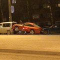 ФОТО: В Мустамяэ атомобиль врезался в Porsche на буксире