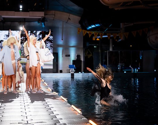 Tallinna moenädala modellid kõndisid vee peal. Vaata, millistes ootamatutes kohtades veel sõusid on toimunud!