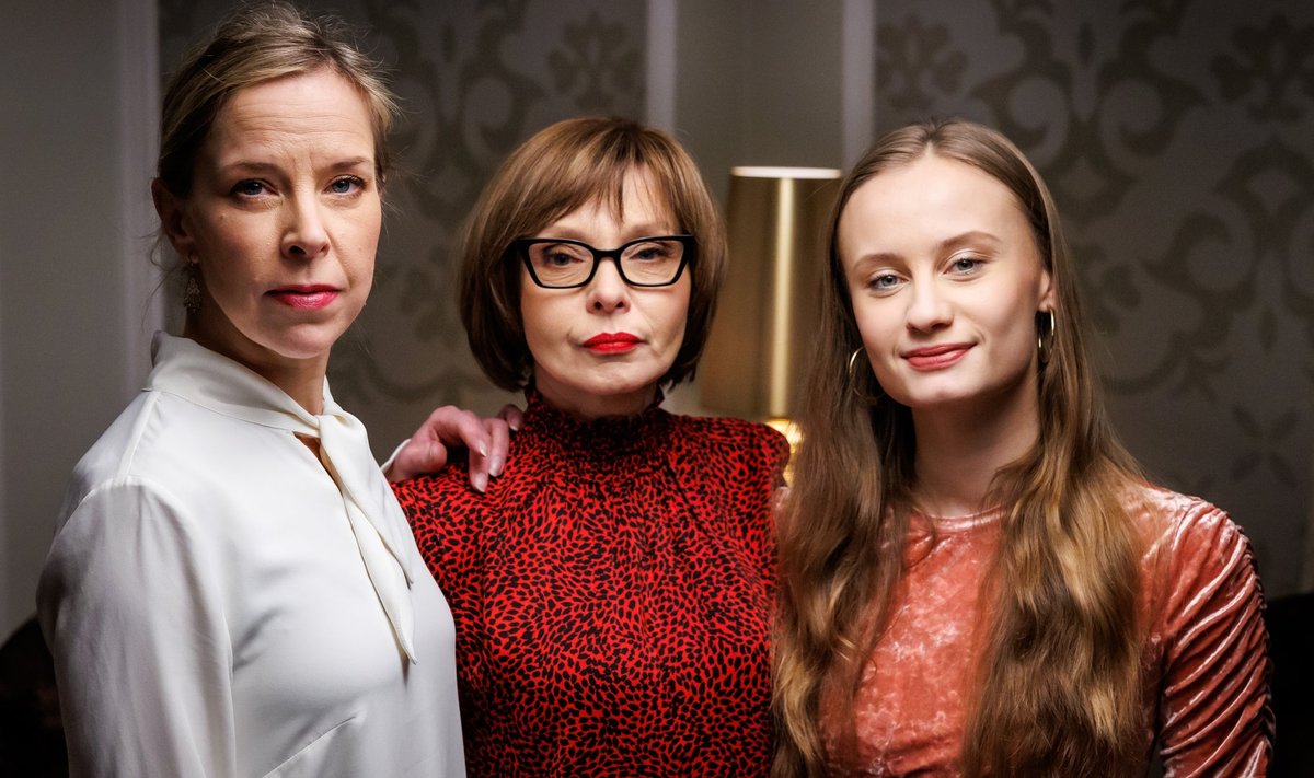 „Kättemaksukontori“ Marion (Kadri Rämmeld), Freya (Elina Reinold) ja Lumi-Lee (Amanda Hermiine Künnapas).