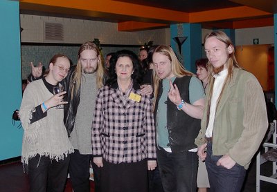 Metsatöll Põlva Folkfestil 15. märtsil 2003 koos festivali patrooni proua Ingrid Rüütliga.