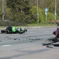 FOTOD | Laagna teel põrkasid kokku sõiduauto ja mootorratas. Mootorrattur sai viga ja viidi haiglasse
