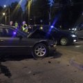 Liiklusõnnetuste kroonika: Narvas tagurdas maasturijuht otsa eakale naisele, Mustamäel sõitis Volvo juht punase tulega ette BMW-le
