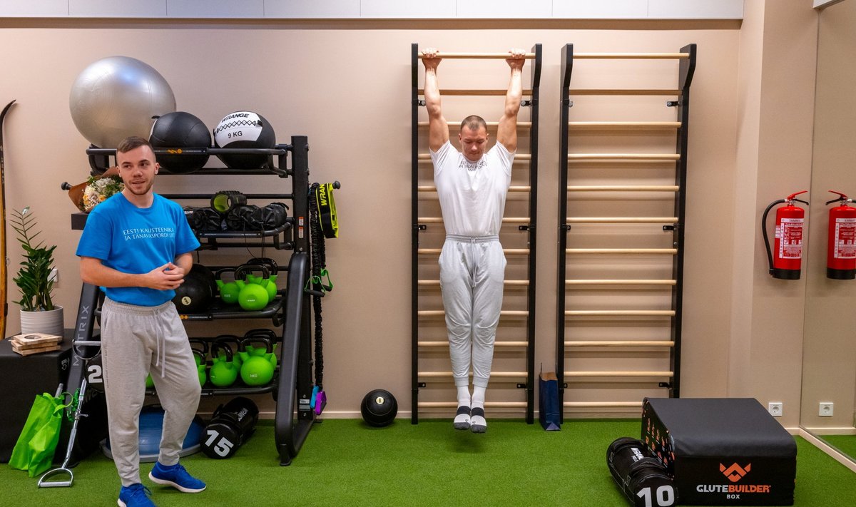 Striidikooli treenrid Erik Naissaar ja Bronec Jaani näitasid ette mitmeid harjutusi, mis arendavad lihaskonda oma keha raskust kasutades. 
