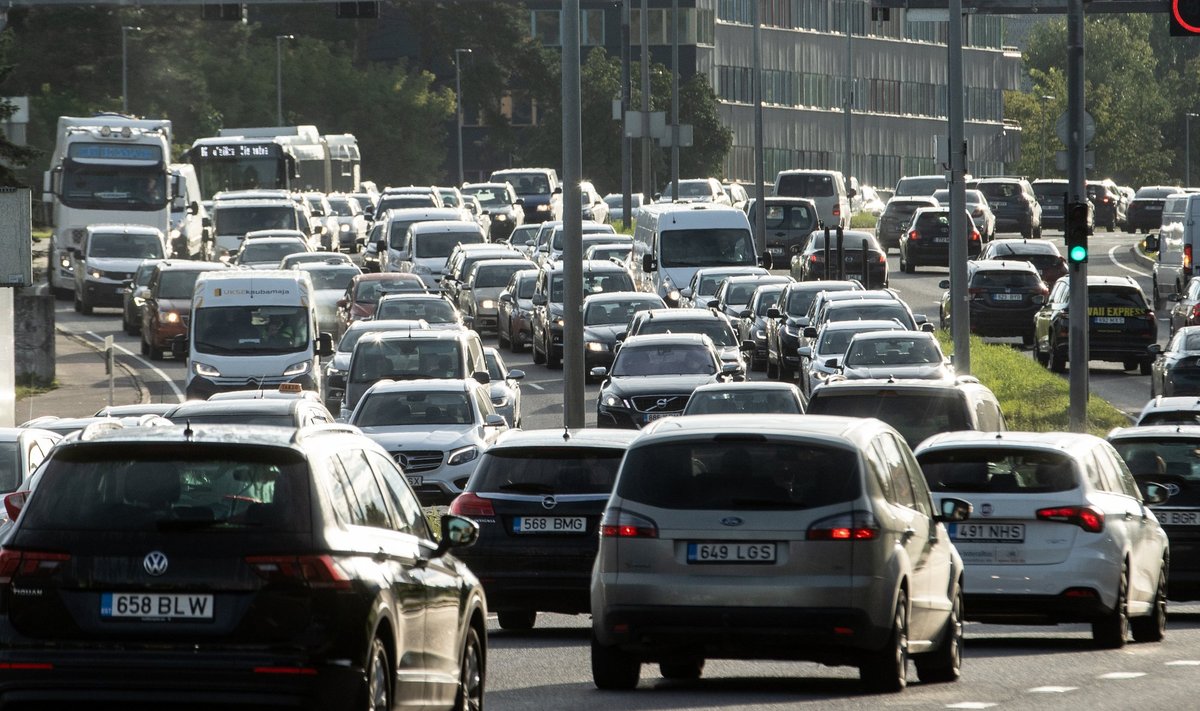 Hõredas linnas on rohkem ummikuid, kuna autota on keeruline linna eri osade vahel liigelda. 