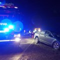 FOTOD Liiklusõnnetusse sattunud Škoda juhi autost kättesaamiseks läks vaja erivahendeid