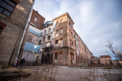 Kreenholmi vabrikute küljest lammutati nõukogudeaegsed juurdeehitused