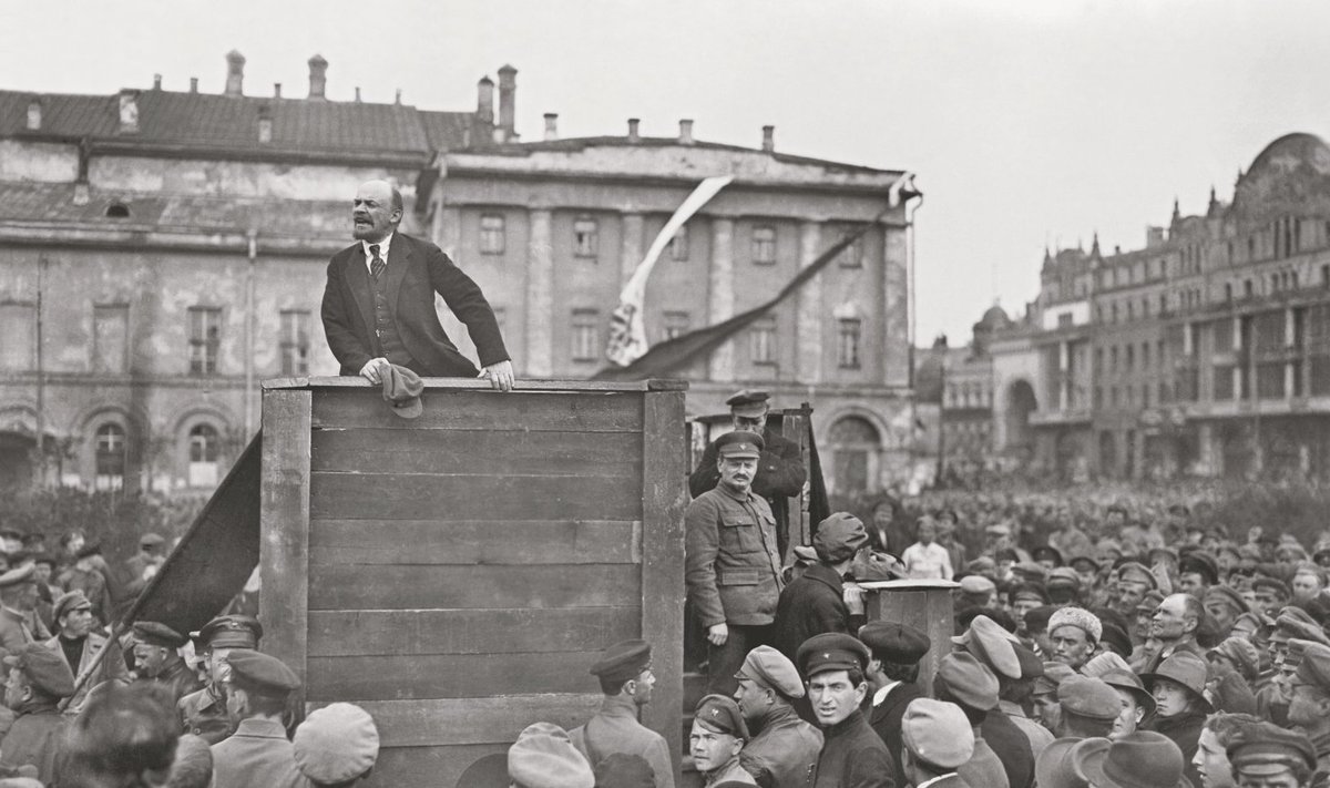 Illustreeriva tähendusega pilt Leninist rahvast üles kütmas (Foto: Wikimedia Commons /  Grigory Petrovich Goldstein)